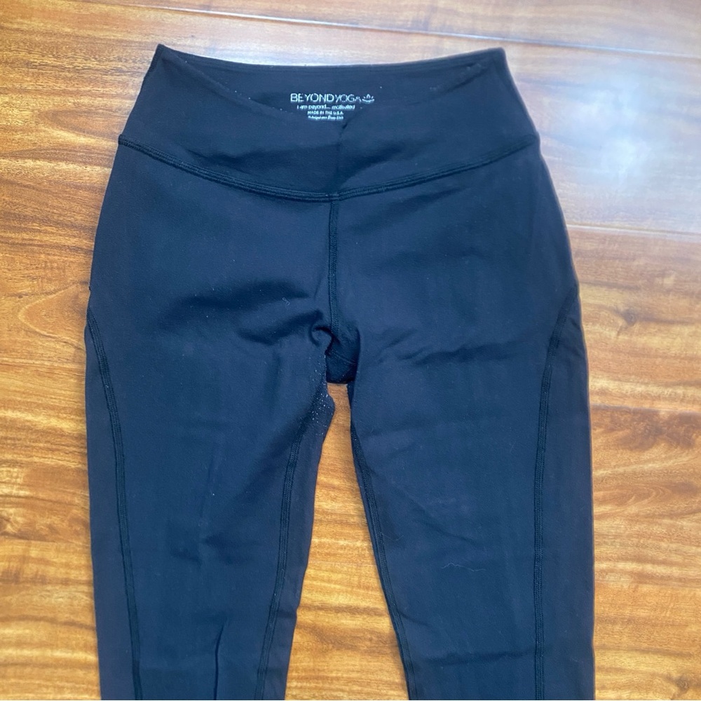 Beyond Yoga Women's Black Lowrise Leggings Size Medium Activewear Pilates Gym - Picture 3 of 16